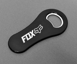 OTWIERACZ DO BUTELEK FOX NA MAGNES