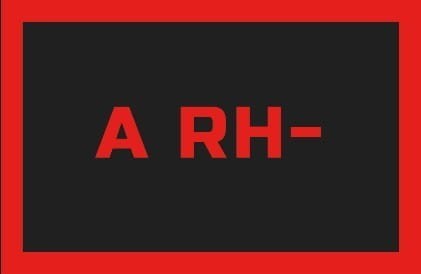 ODZNAKA NA RZEP REBELHORN GRUPA KRWI A RH- BLACK/RED 50X80MM