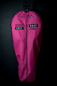 Pokrowiec na kombinezon motocyklowy Pink